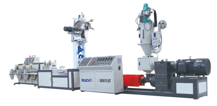 此图片是瑞辰伟业的高速单翼迷宫式滴灌带设备